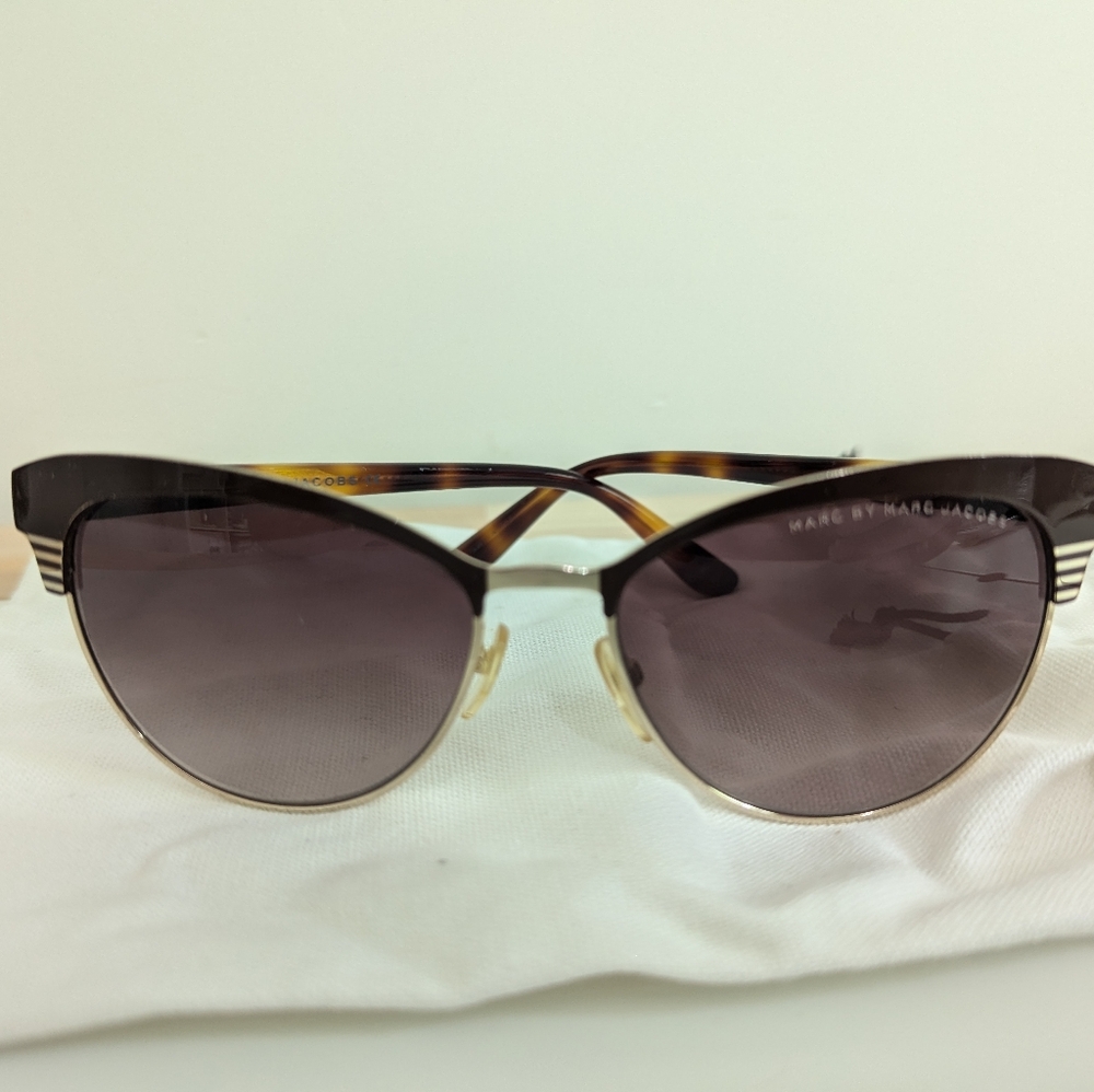 Marc by Marc Jacobs Cat Eye Sunglasses Model 398S - Picture 2 of 8
